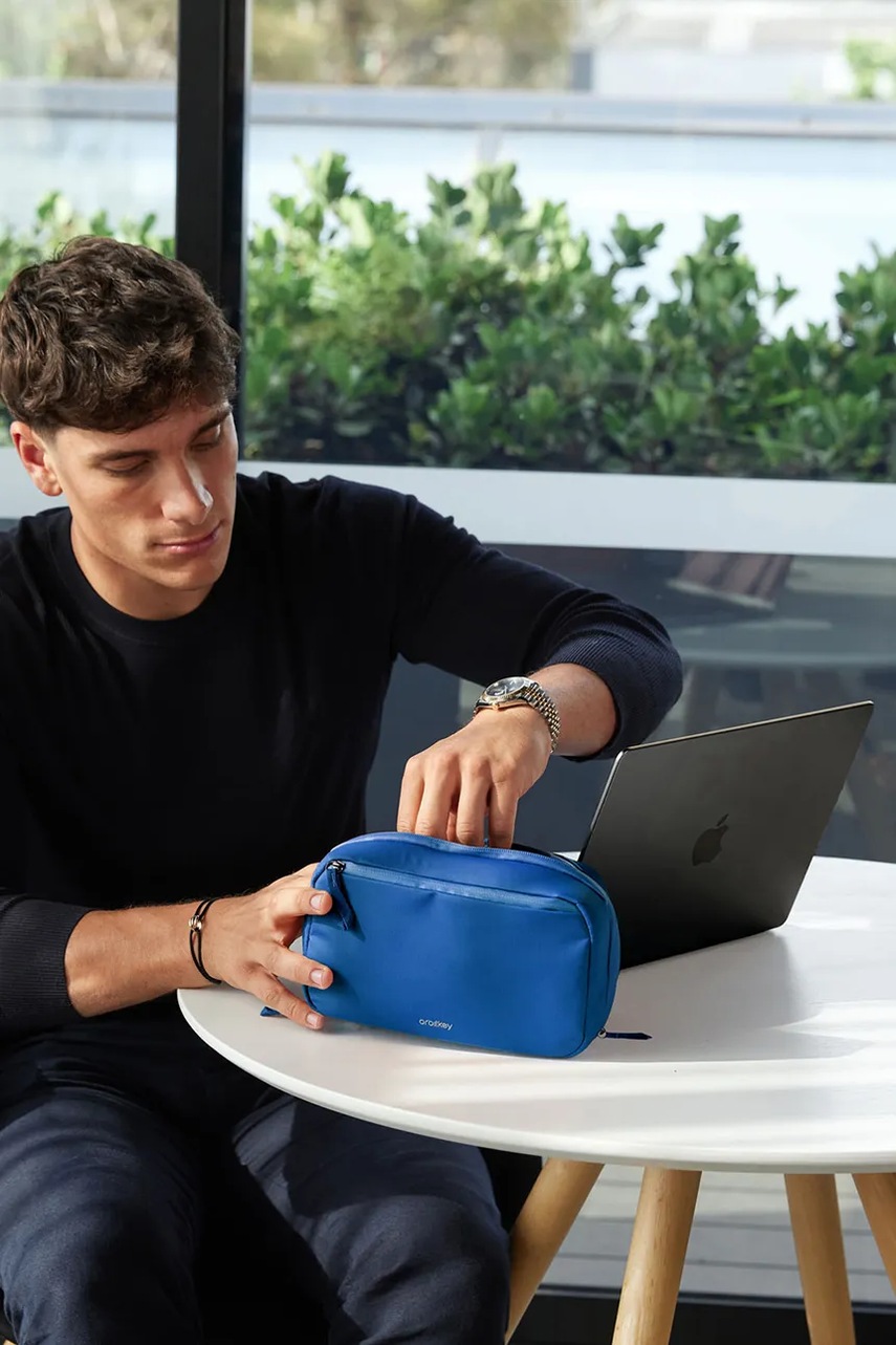 Οργανωτής ταξιδιού 2σε1 Orbitkey Tech Pouch x KonMari 23 x 14 x 8 cm χρώμα: μπλε φωτογραφία