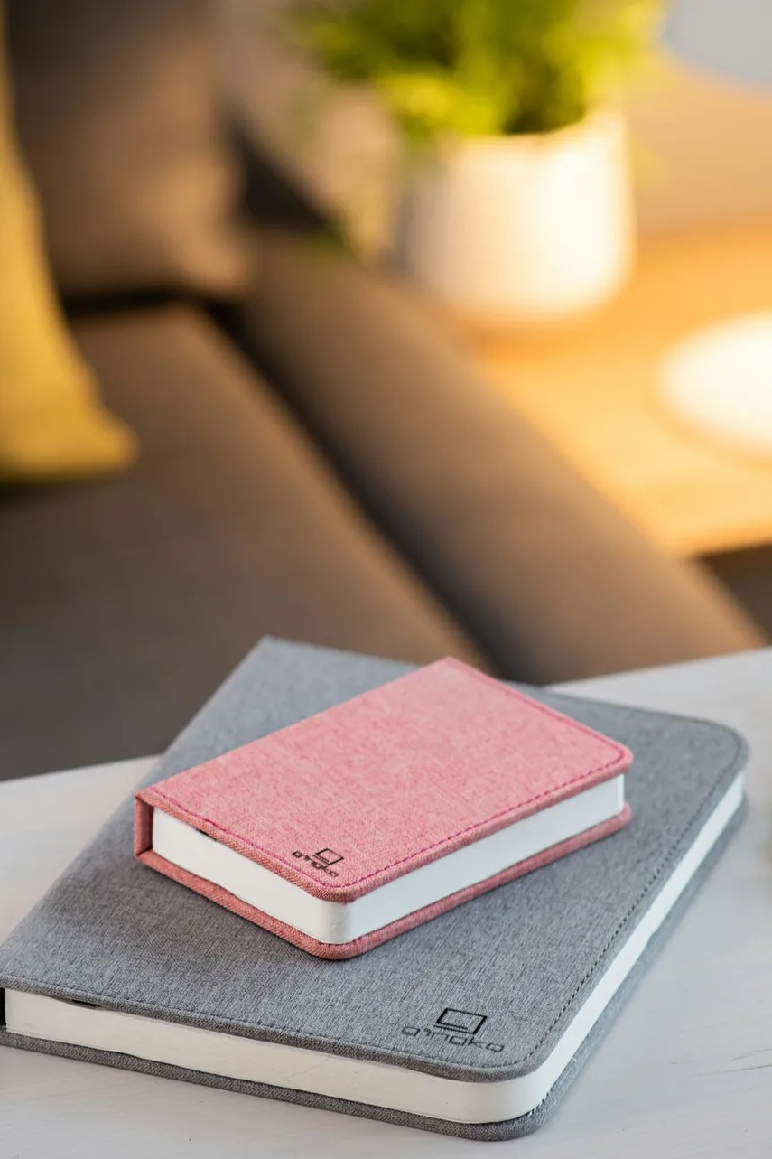 Ασύρματο φωτιστικό led Gingko Design Large Smart Book Light χρώμα: γκρι φωτογραφία