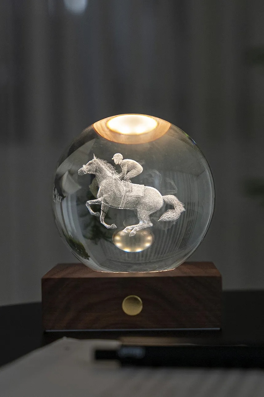 Gingko Design lampă de masă led fără fir Amber Crystal Light 9,5 x 8 cm culoarea maro