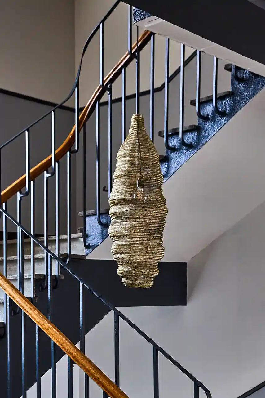 Κρεμαστό φωτιστικό House Doctor HDMesh 100 x 30 cm χρώμα: κίτρινο φωτογραφία