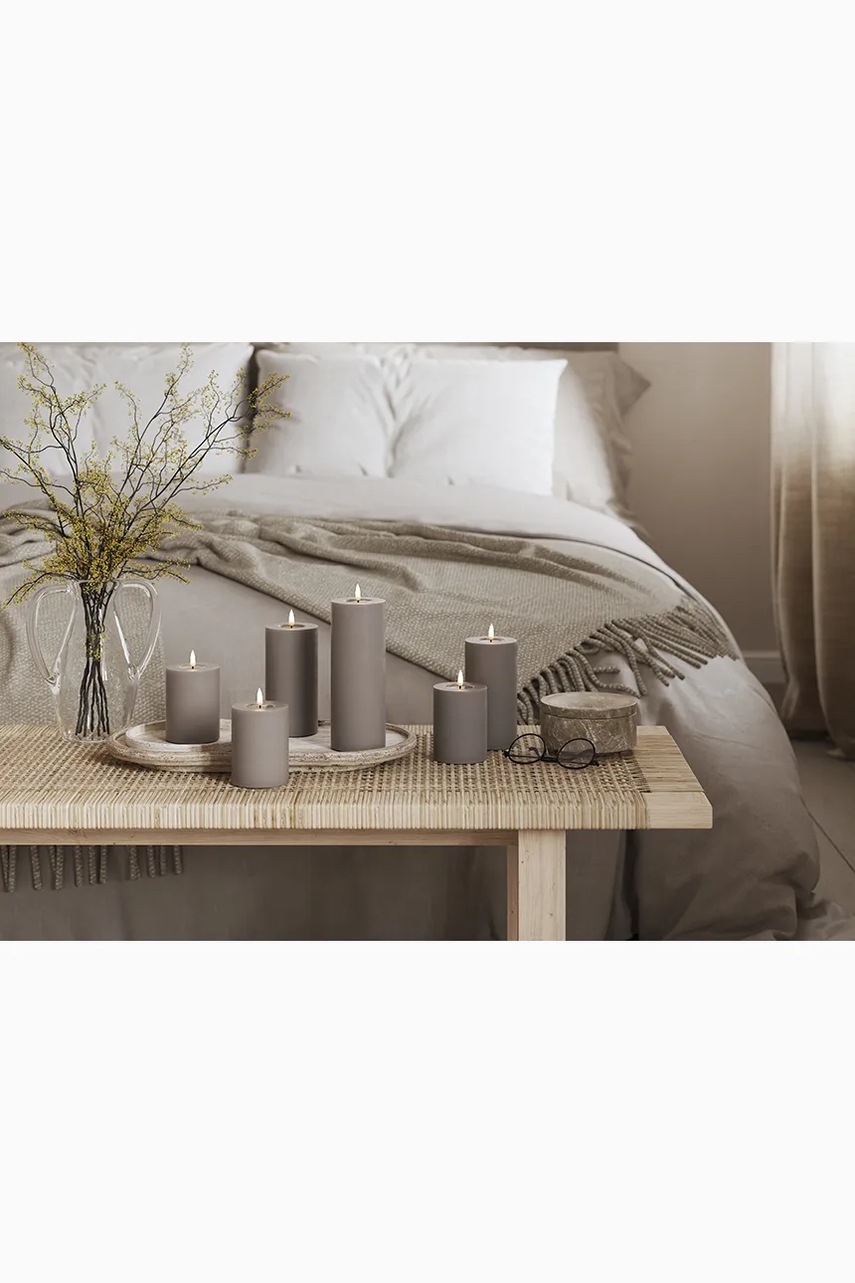 LED svíčka Deluxe Homeart Gra Bloklys 7,5 x 20 cm