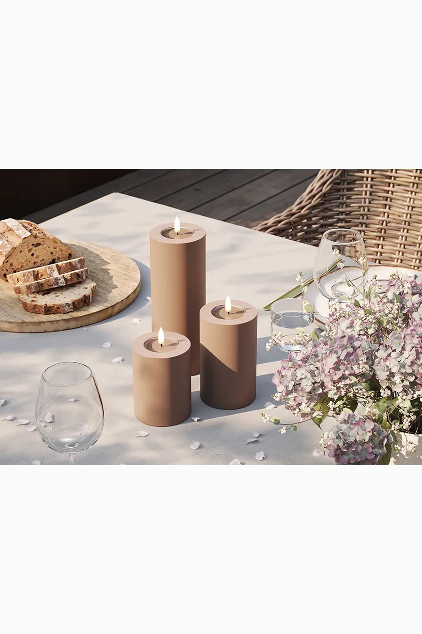 LED svíčka Deluxe Homeart Mokka Bloklys 7,5 x 20 cm (obrázek 7)