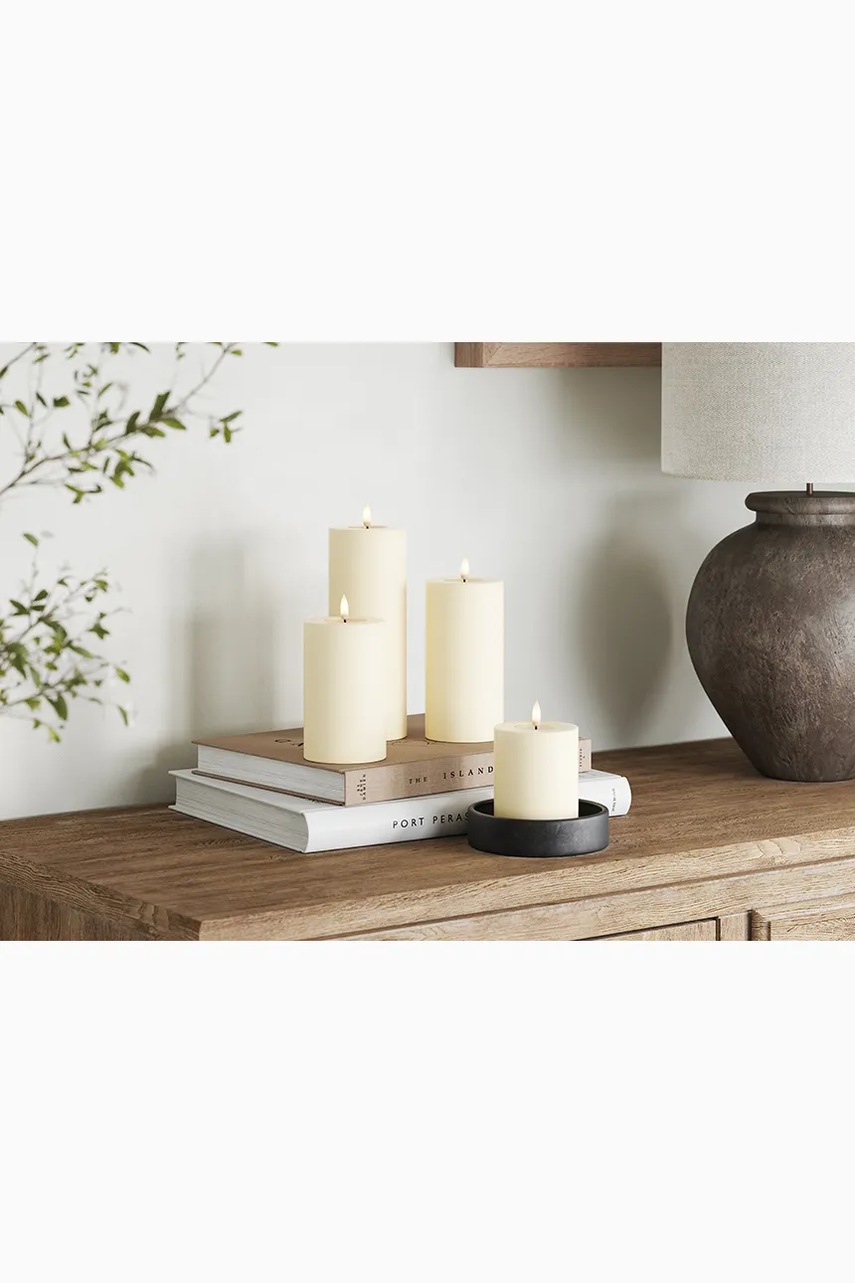 LED svíčka Deluxe Homeart Cream Bloklys 7,5 x 20 cm (obrázek 4)