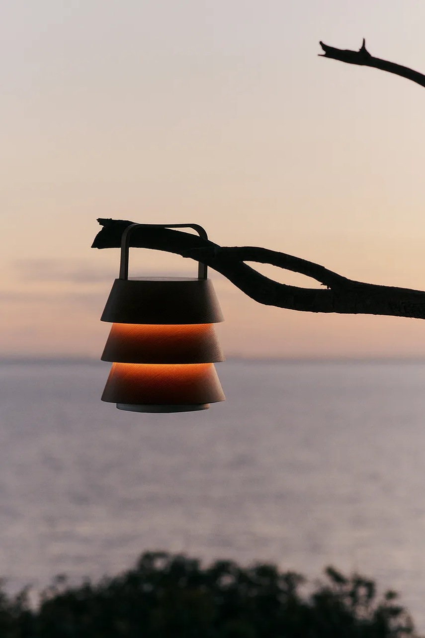 Επιτραπέζια λάμπα χωρίς καλώδιο ferm LIVING Luver x Utzon χρώμα: μπεζ φωτογραφία