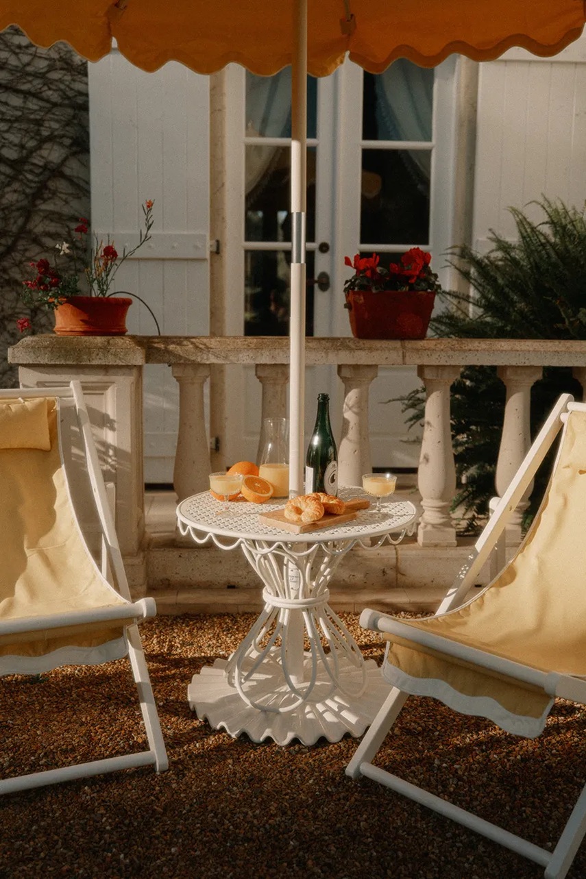 Βάση ομπρέλας κήπου Business & Pleasure Co. Clamshell Base 25 kg χρώμα: άσπρο φωτογραφία