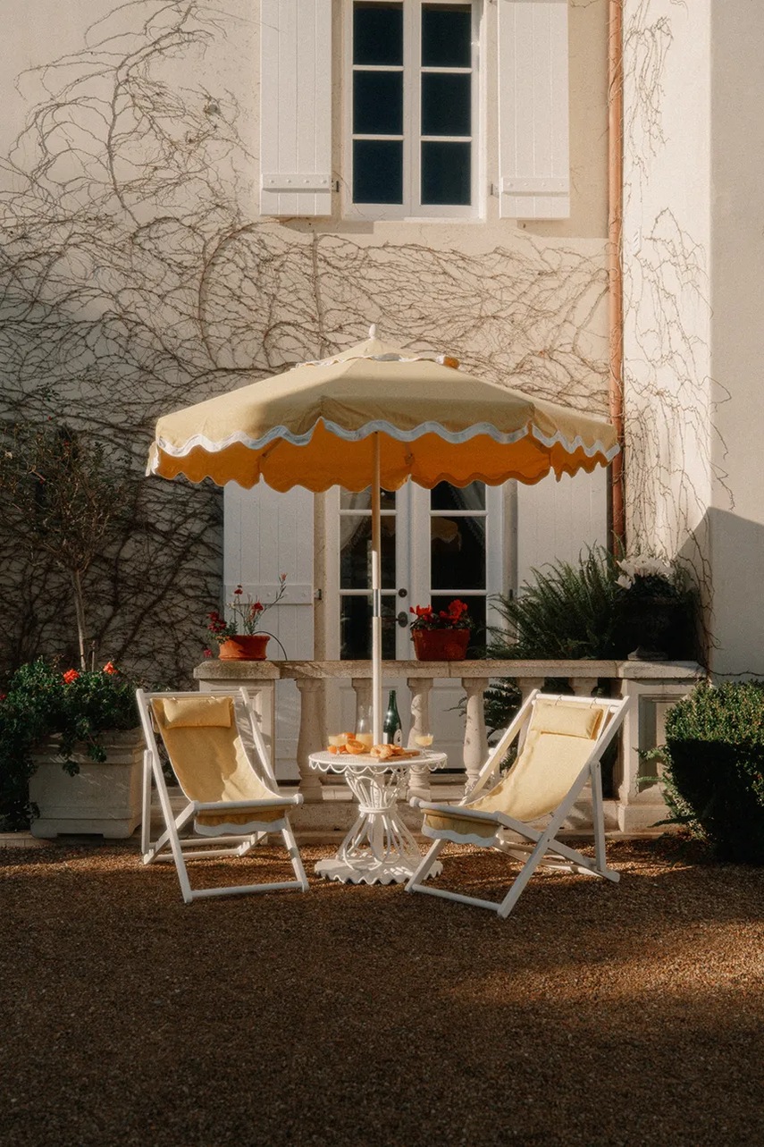 Βάση ομπρέλας κήπου Business & Pleasure Co. Clamshell Base 25 kg χρώμα: άσπρο φωτογραφία