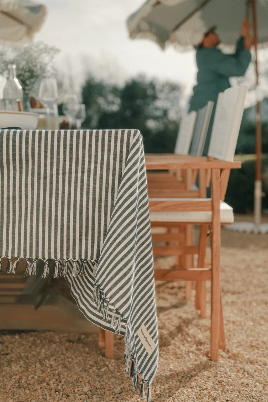 Καρέκλα σκηνοθέτη Business & Pleasure Co. Antique White χρώμα: άσπρο φωτογραφία