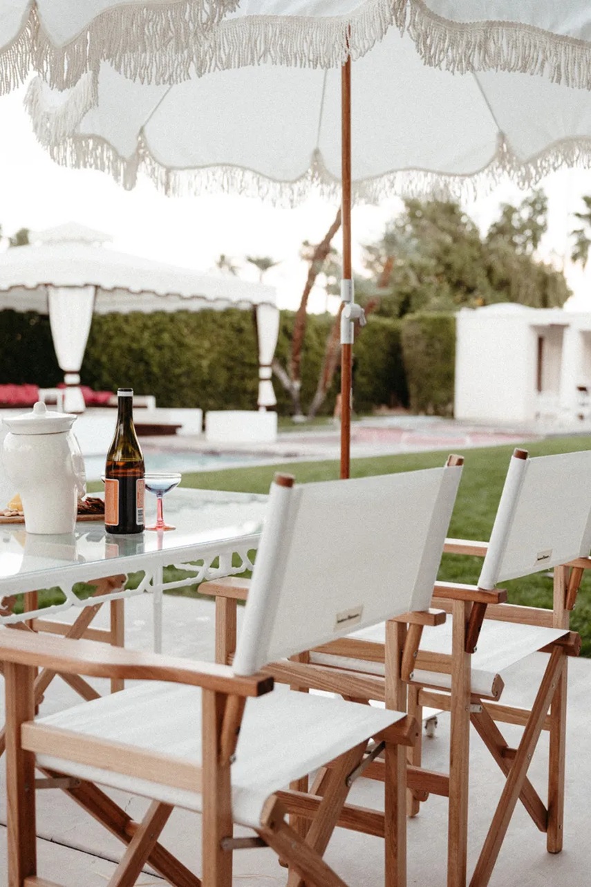 Καρέκλα σκηνοθέτη Business & Pleasure Co. Antique White χρώμα: άσπρο φωτογραφία