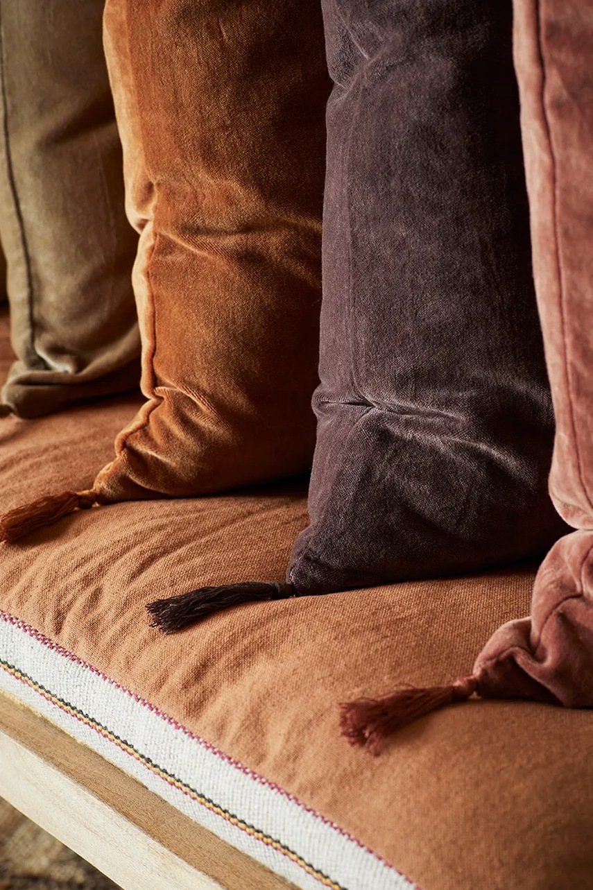 Декоративная наволочка для подушки цвет розовый