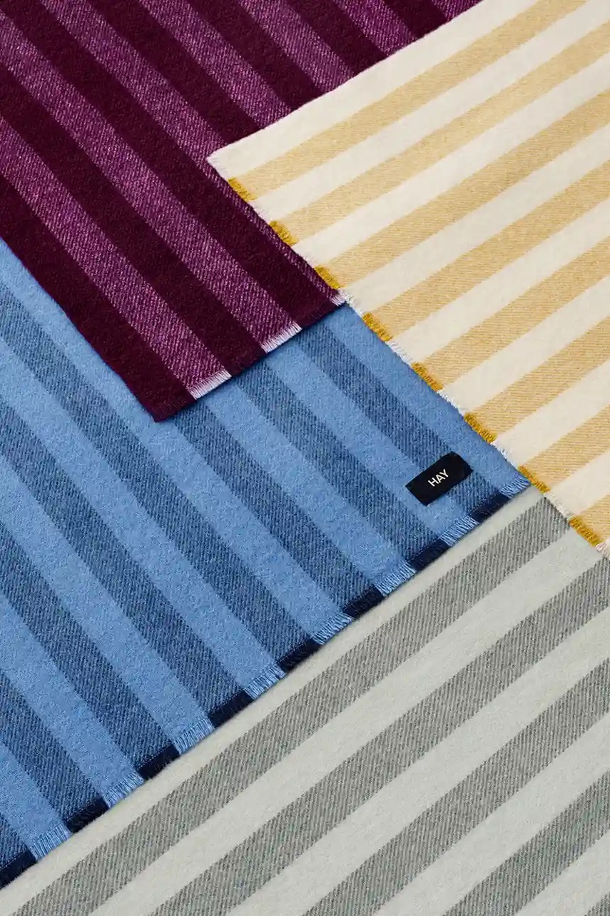 Μάλλινη κουβέρτα HAY Duo 130 x 180 cm χρώμα: μπλε φωτογραφία