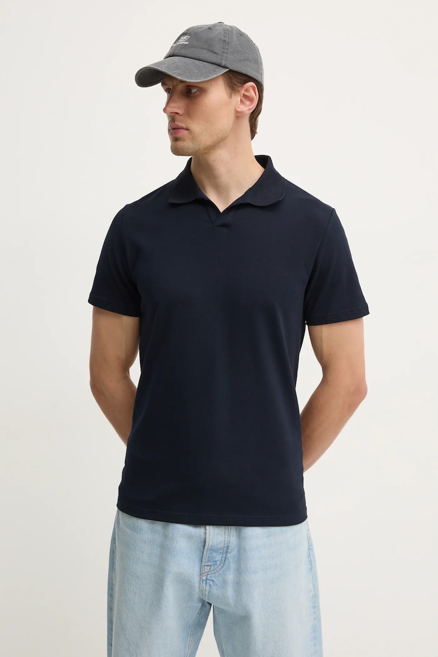 Filippa K tricou polo barbati, culoarea albastru marin, neted, 28909 Filippa K tricou polo barbati, culoarea albastru marin, neted, 28909