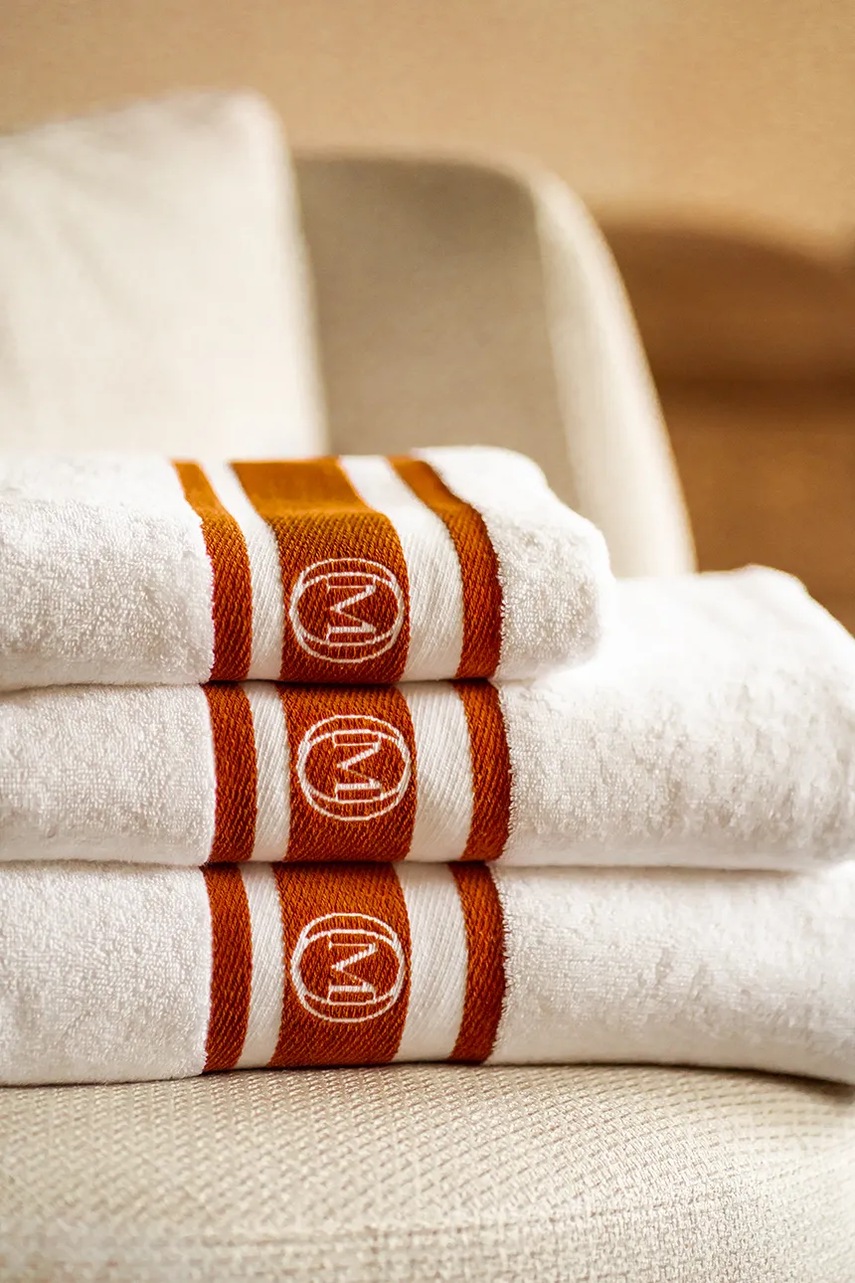 Μεσαία βαμβακερή πετσέτα Officine Monogram Monogram Linea 50 x 100 cm χρώμα: καφέ φωτογραφία