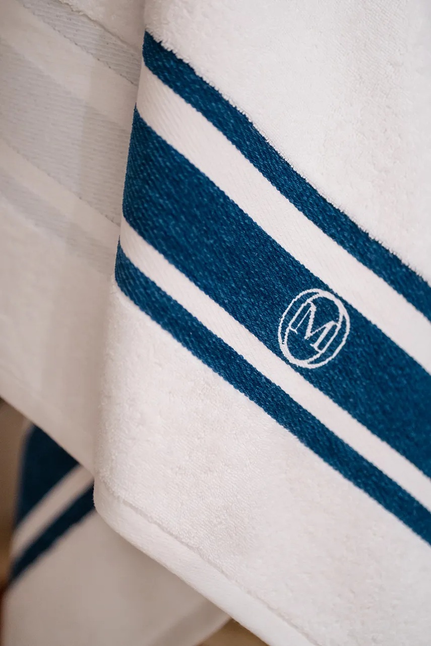 Μεγάλη βαμβακερή πετσέτα Officine Monogram Monogram Linea 70 x 140 cm χρώμα: τιρκουάζ φωτογραφία