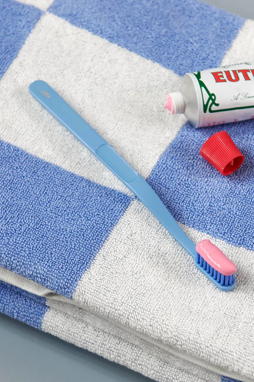 Μικρή βαμβακερή πετσέτα HAY Check Organic 50 x 90 cm χρώμα: μπλε φωτογραφία