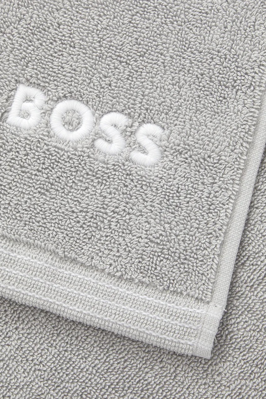 Stredný bavlnený uterák BOSS EDGE Mineral 70 x 140 cm