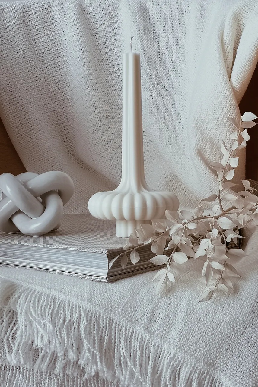 Temida lumânare decorativă Vase 250 g culoarea bej