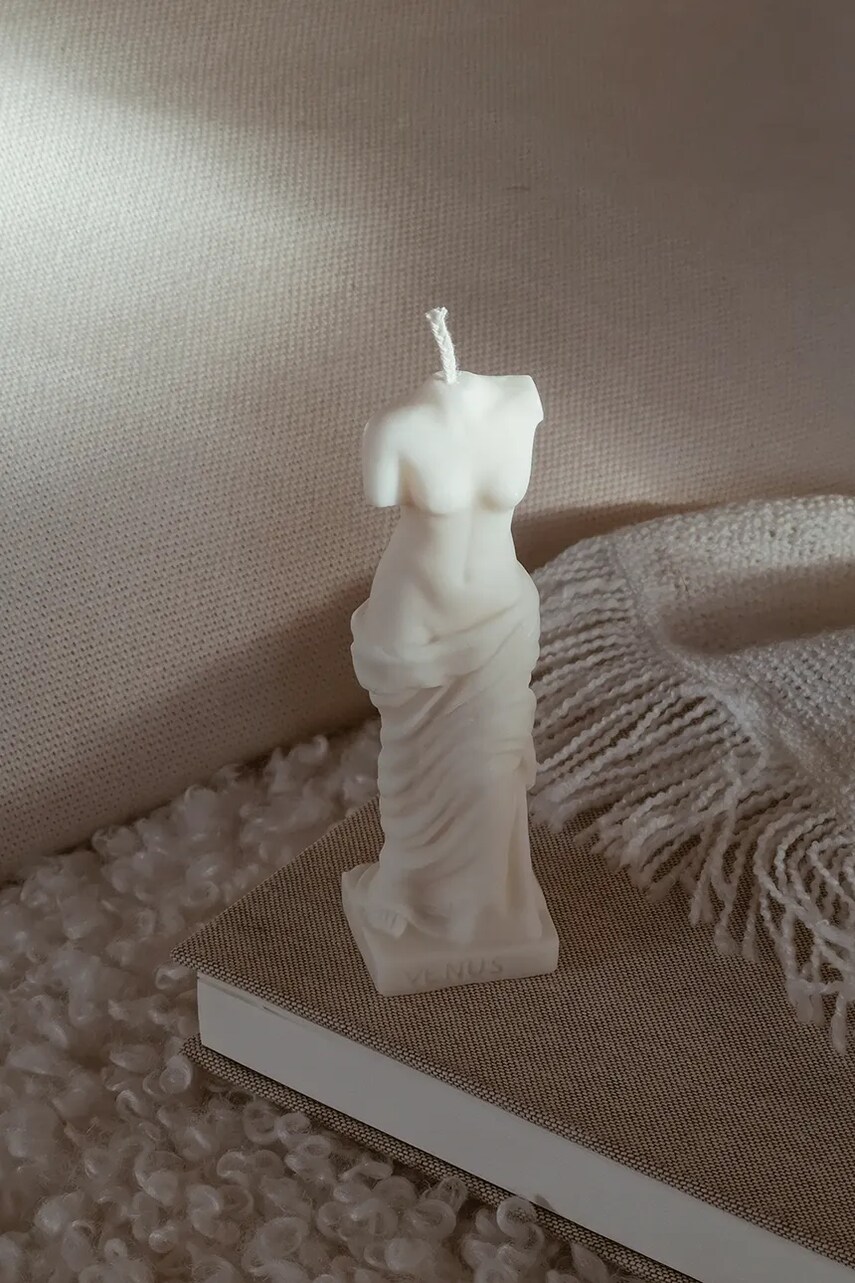 Temida lumânare decorativă Goddess 50 g culoarea bej