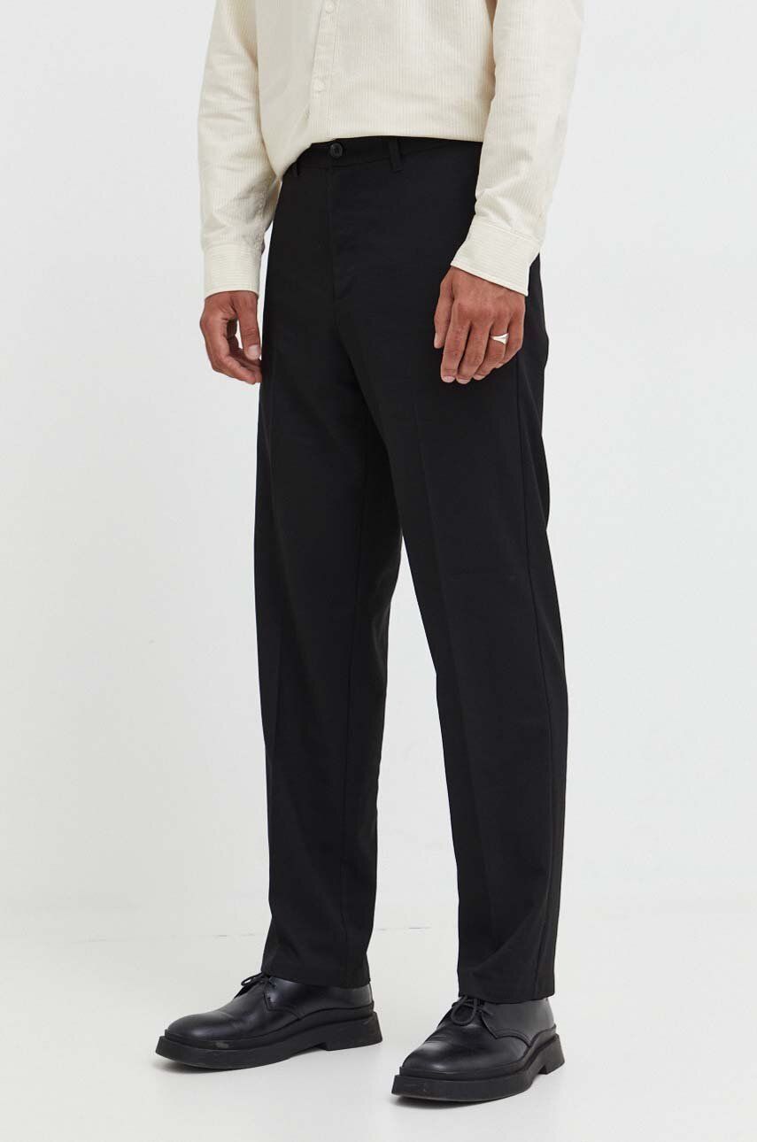 Kalhoty Samsoe Samsoe pánské, černá barva, jednoduché - černá - Hlavní materiál: 69 % Recyklovaný po