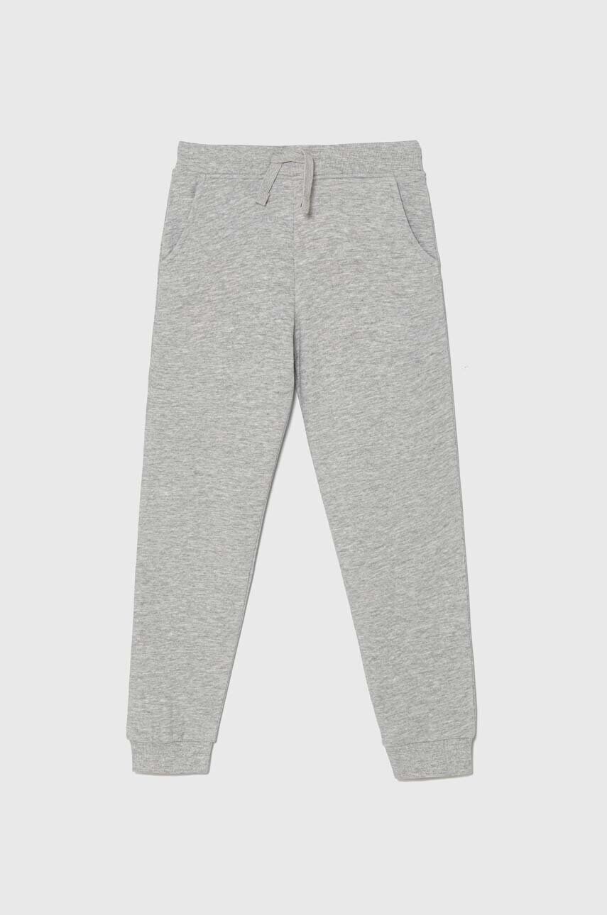 Levně Dětské tepláky Guess šedá barva, hladké, L93Q24 KAUG0