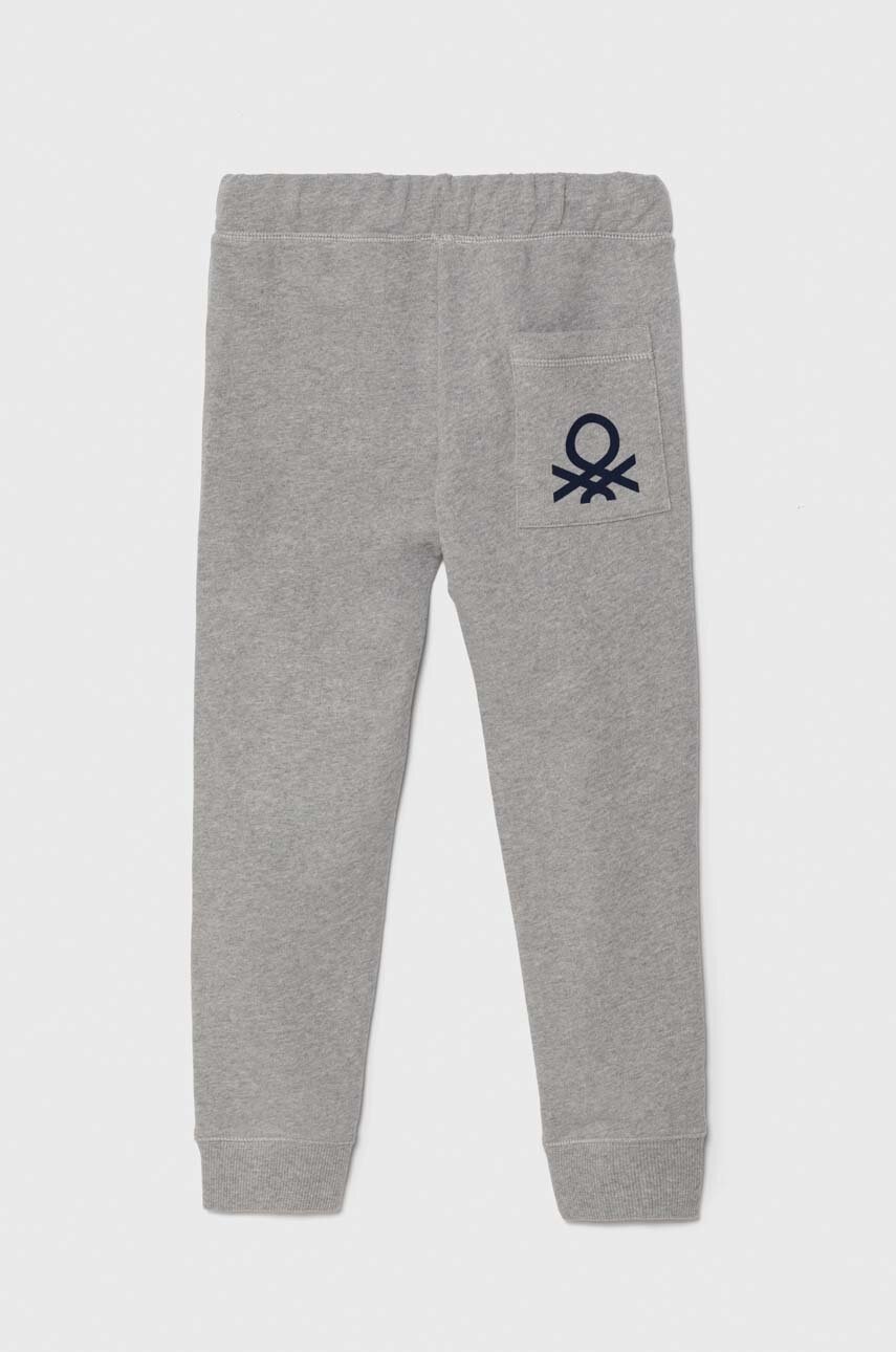 Детские хлопковые брюки United Colors of Benetton цвет серый однотонные 3J68CF058
