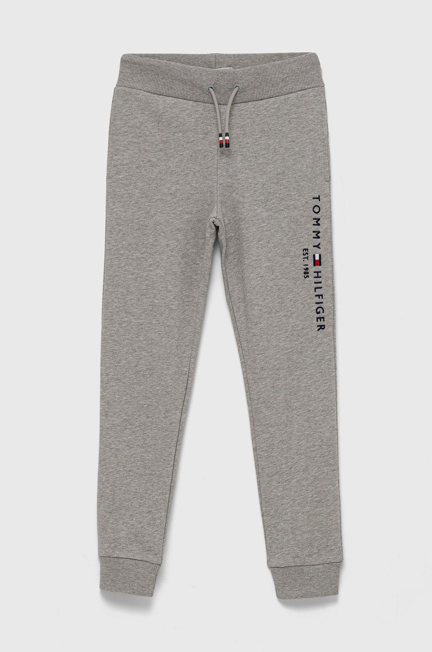Dětské kalhoty Tommy Hilfiger šedá barva, s aplikací - šedá -  100% Organická bavlna