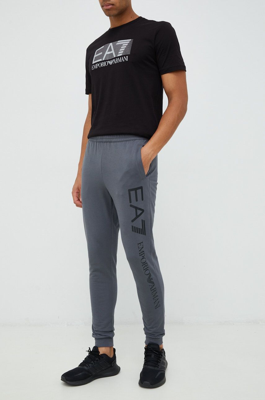 EA7 Emporio Armani pantaloni de trening din bumbac barbati, culoarea gri, cu imprimeu answear.ro