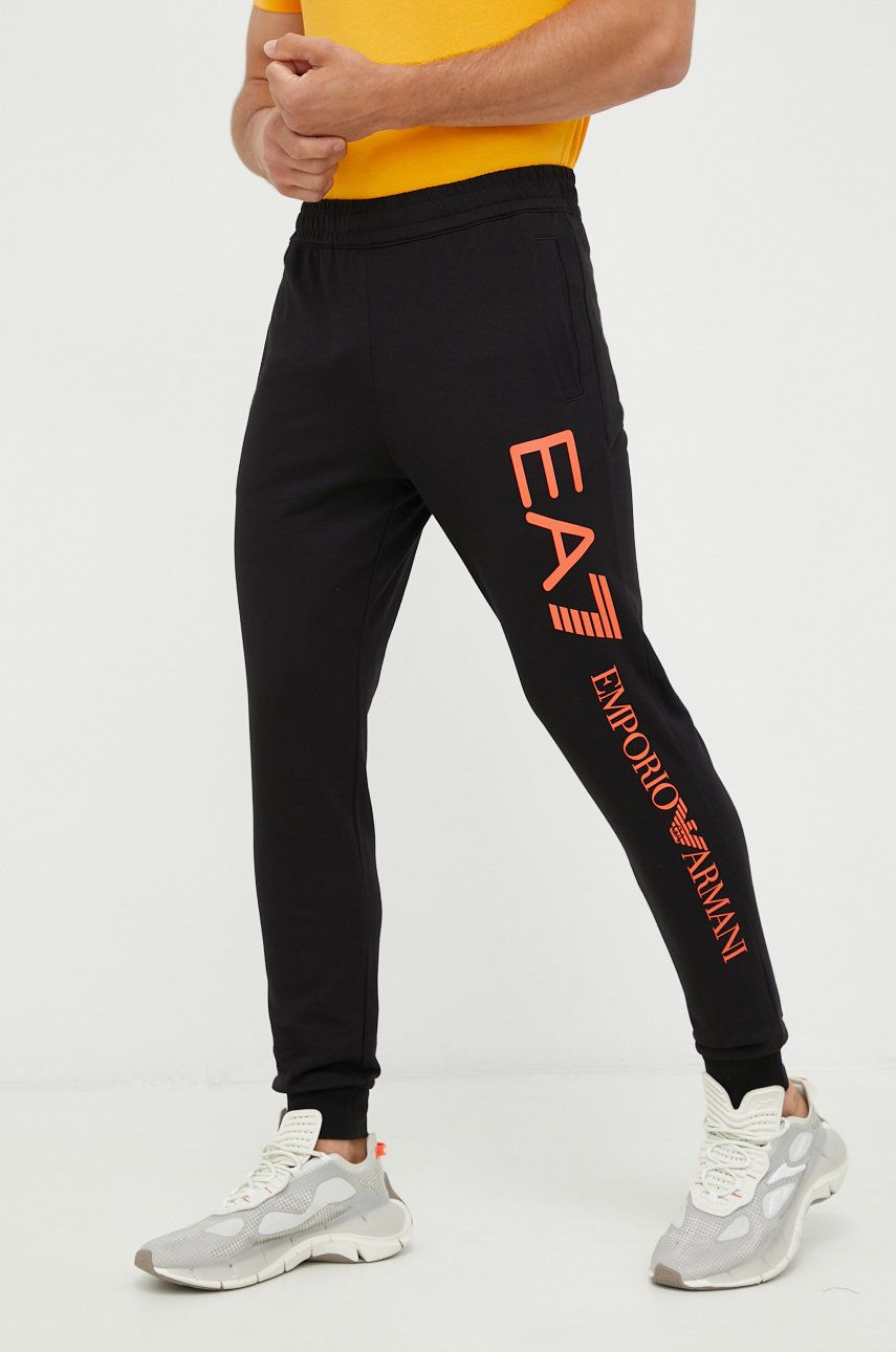 EA7 Emporio Armani pantaloni de trening din bumbac barbati, culoarea negru, cu imprimeu