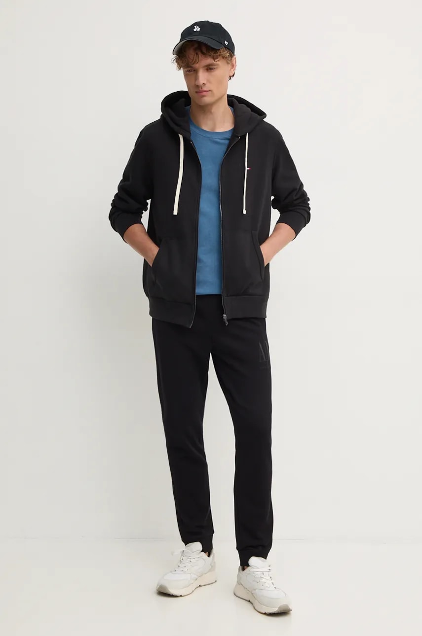 Хлопковые спортивные штаны Armani Exchange цвет чёрный с аппликацией Хлопковые спортивные штаны Armani Exchange цвет чёрный с аппликацией