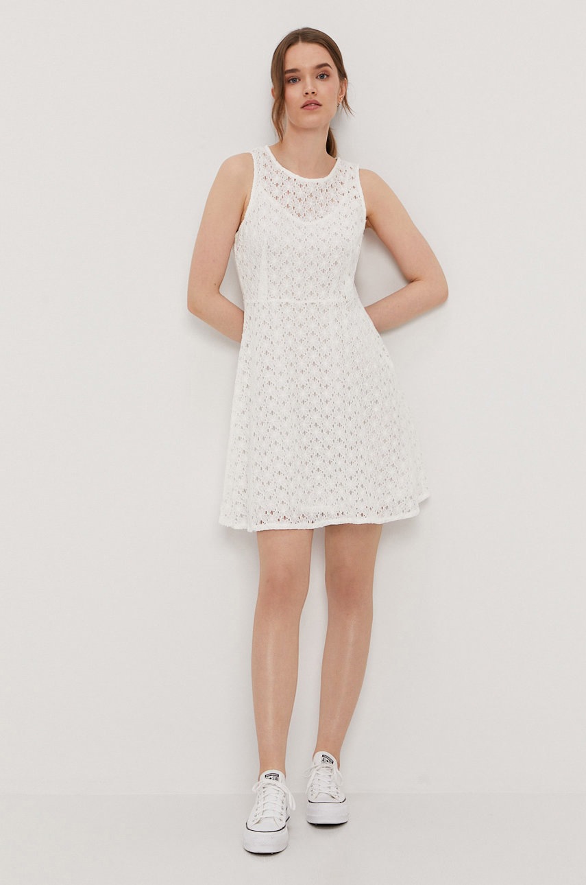 

Платье Vero Moda цвет белый