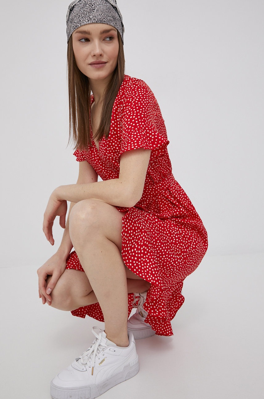 

Рокля Vero Moda в червено къс модел разкроен модел, Червен