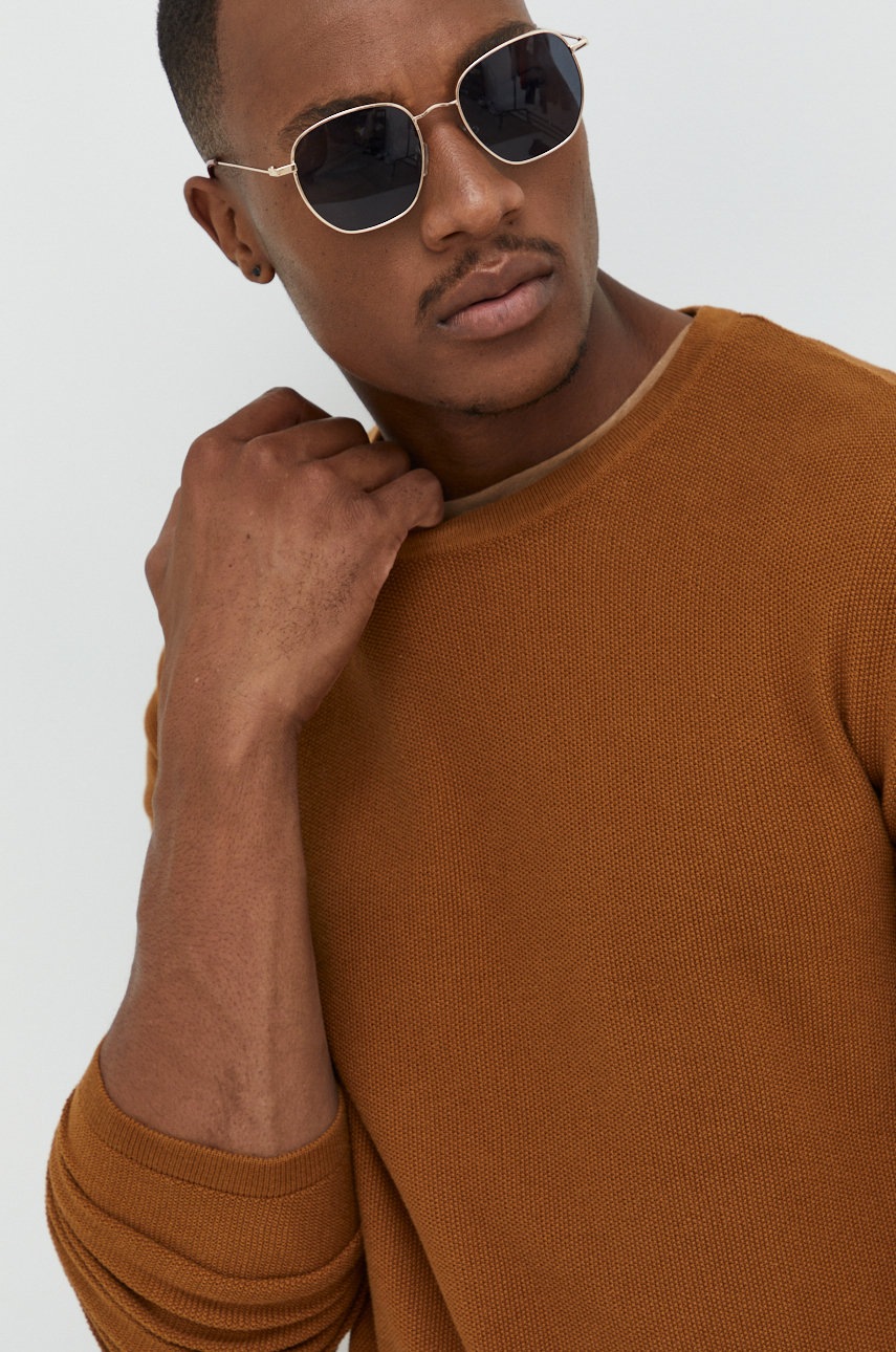 

Памучен пуловер Jack & Jones мъжки в кафяво от лека материя, Кафяв