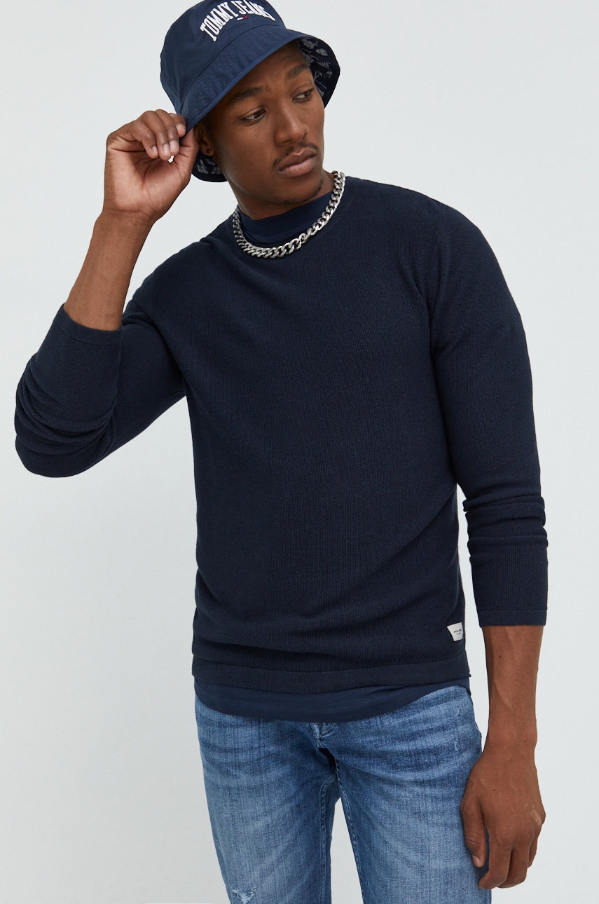 

Памучен пуловер Jack & Jones мъжки в тъмносиньо от лека материя, Тъмносин