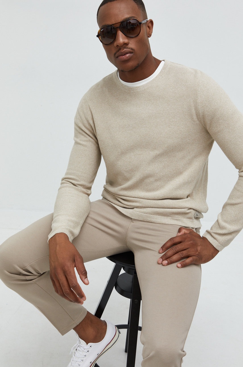 

Памучен пуловер Jack & Jones мъжки в бежово от лека материя, Бежов