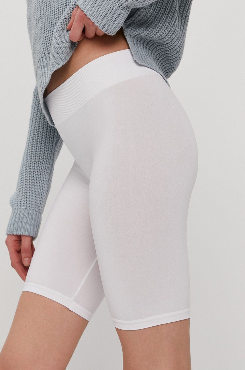 Pieces Pantaloni scurti femei, culoarea alb, material neted, medium waist