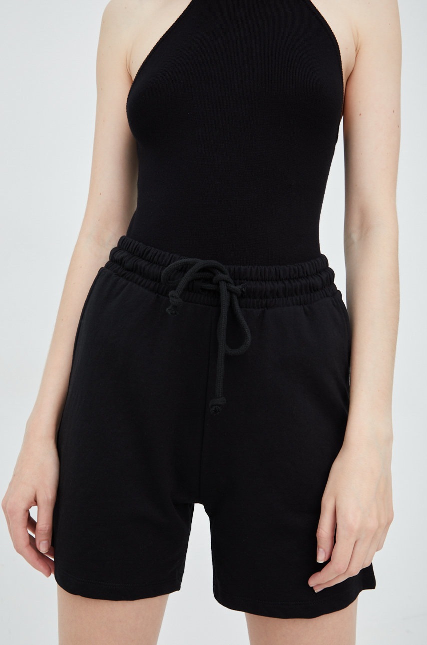 

Къси панталони Vero Moda в черно с изчистен дизайн с висока талия, Черен