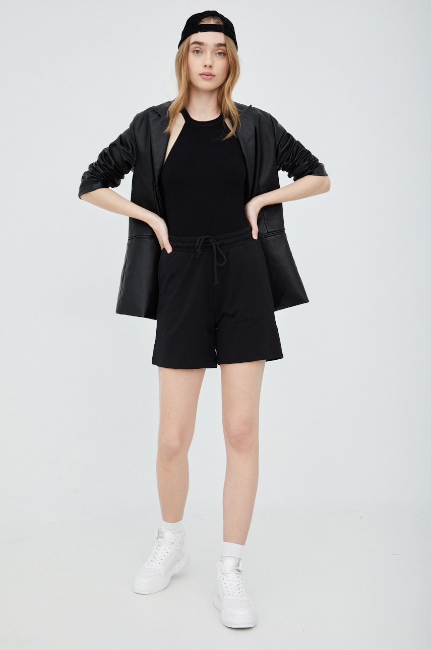 

Шорты Vero Moda женские цвет чёрный однотонные высокая посадка