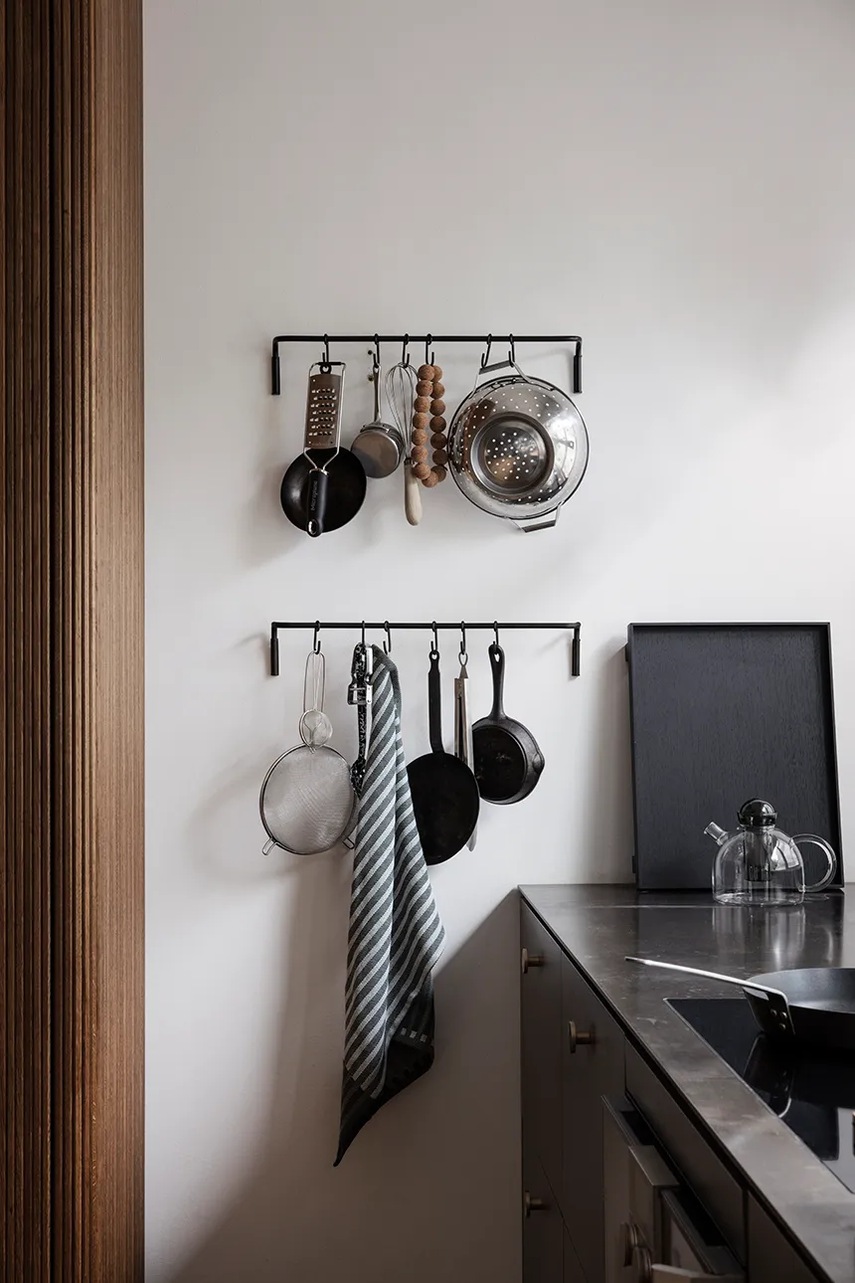 Κρεμάστρα τοίχου ferm LIVING Kitchen Rod 55 cm χρώμα: μαύρο φωτογραφία