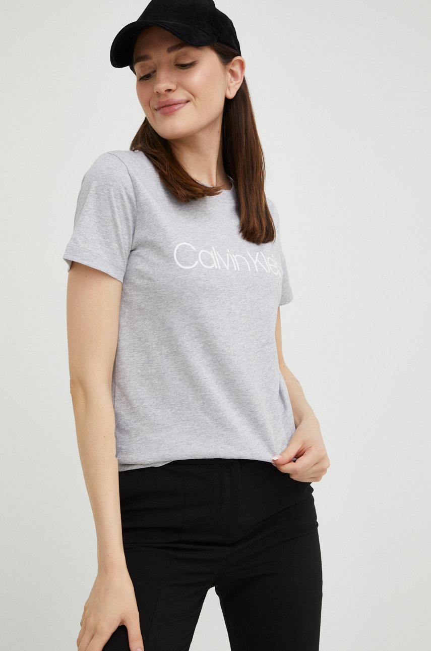 

Памучна тениска Calvin Klein в сиво, Сив