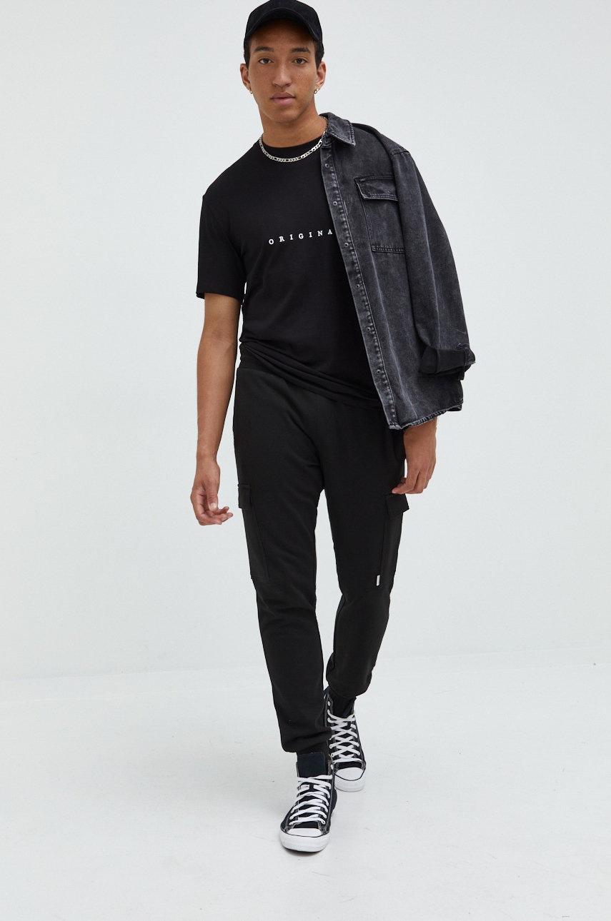 

Памучна тениска Jack & Jones в черно с апликация, Черен