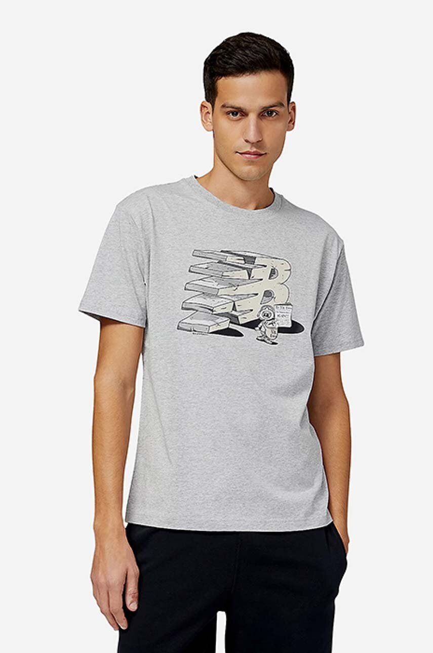 

Памучна тениска New Balance в сиво с принт, Сив