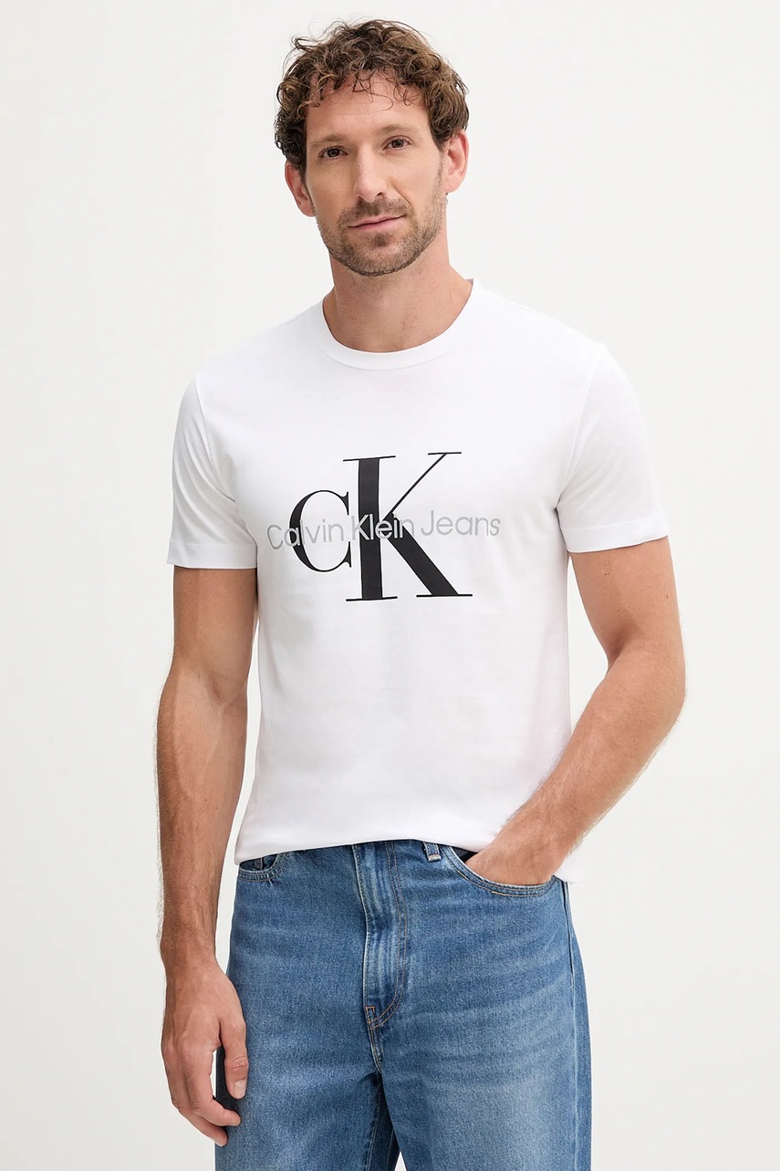 

Памучна тениска Calvin Klein Jeans в черно с принт J30J320935, Бял