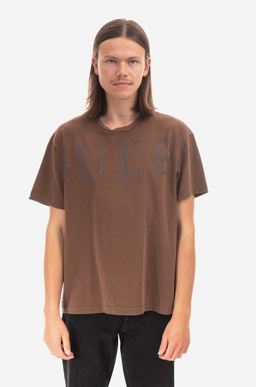 Βαμβακερό μπλουζάκι Guess χρώμα: καφέ, Koszulka GUESS USA Gusa Cross Body Logo Tee M2BI05KBB50 A118 F3M2BI05KBB50 A118 φωτογραφία
