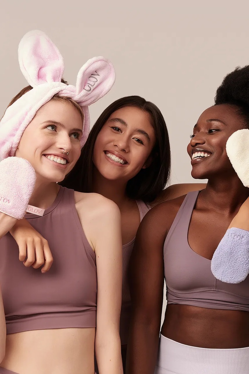 Γάντι για απομάκρυνση μακιγιάζ και καθαρισμό προσώπου μόνο με νερό GLOV ICONIC MITT 3-pack φωτογραφία