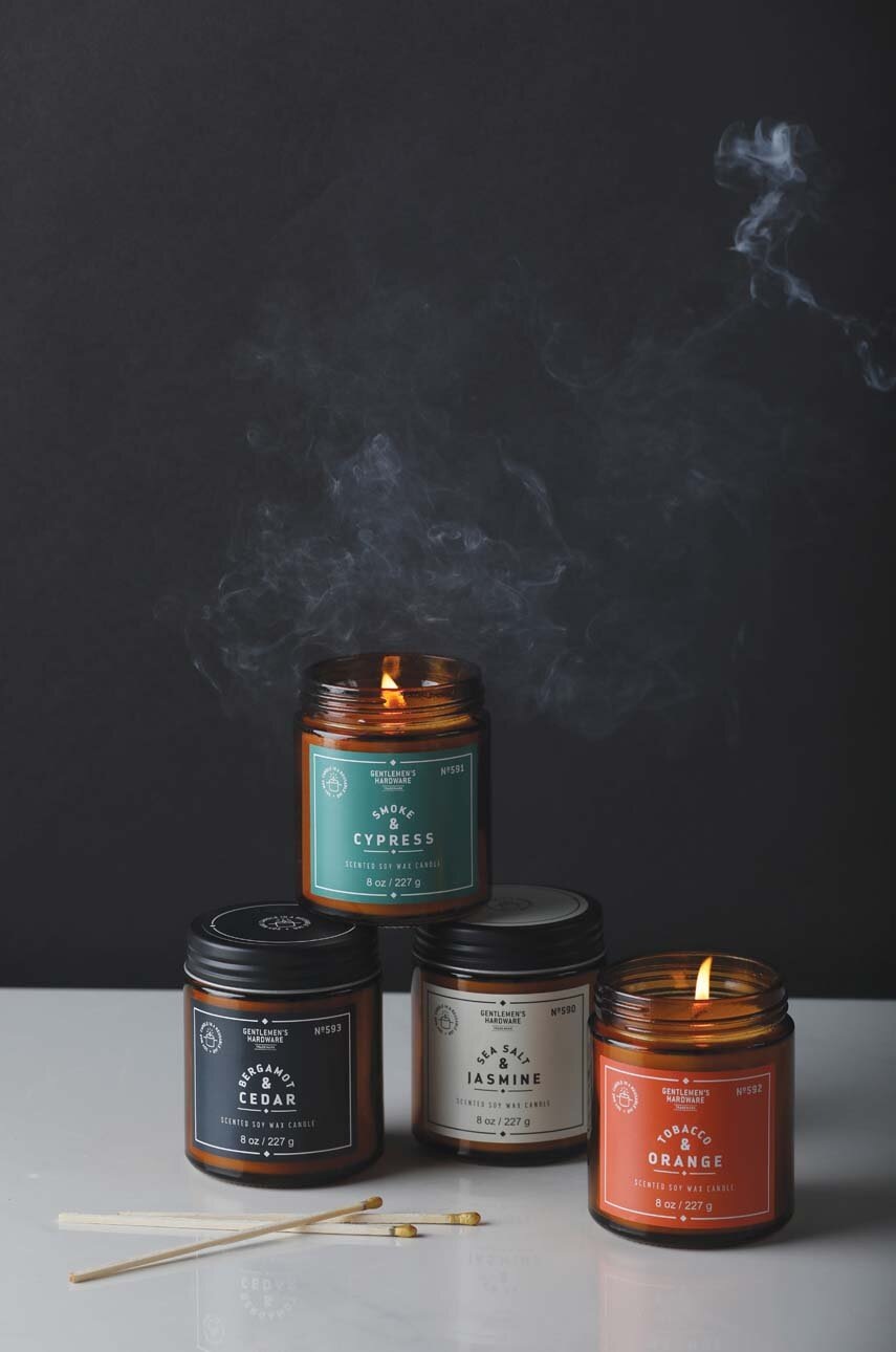 Αρωματικό κερί σόγιας Gentelmen's Hardware Smoke & Cypress 227 g φωτογραφία