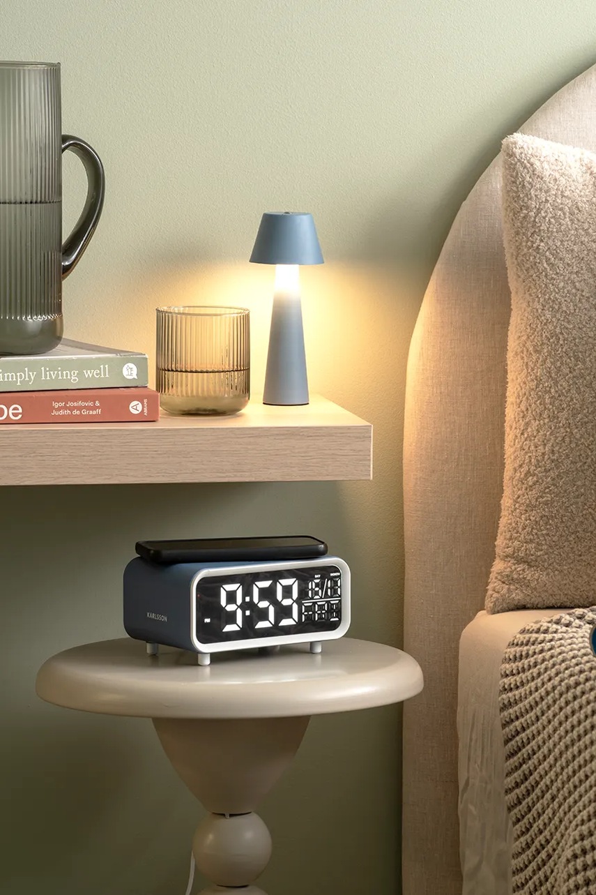 Budík s indukční nabíječkou Karlsson Chunky 11 x 8,5 cm (obrázek 4)