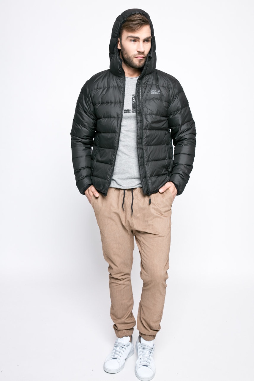 

Спортивна пухова куртка Jack Wolfskin Helium колір чорний зимова