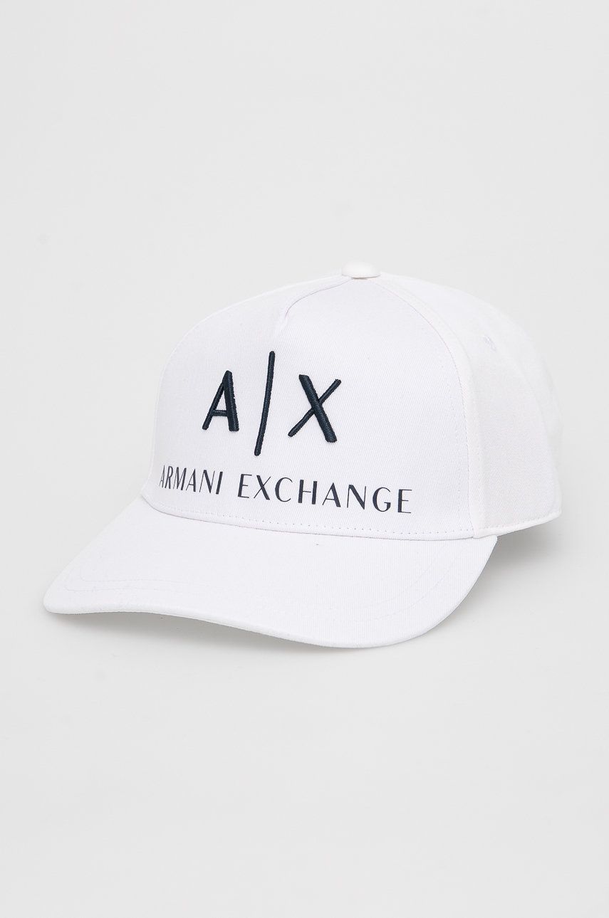 Čepice Armani Exchange bílá barva, s aplikací