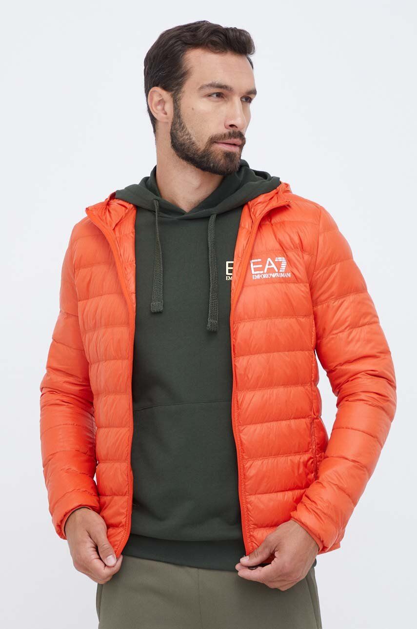 Levně Péřová bunda EA7 Emporio Armani pánská, oranžová barva, přechodná