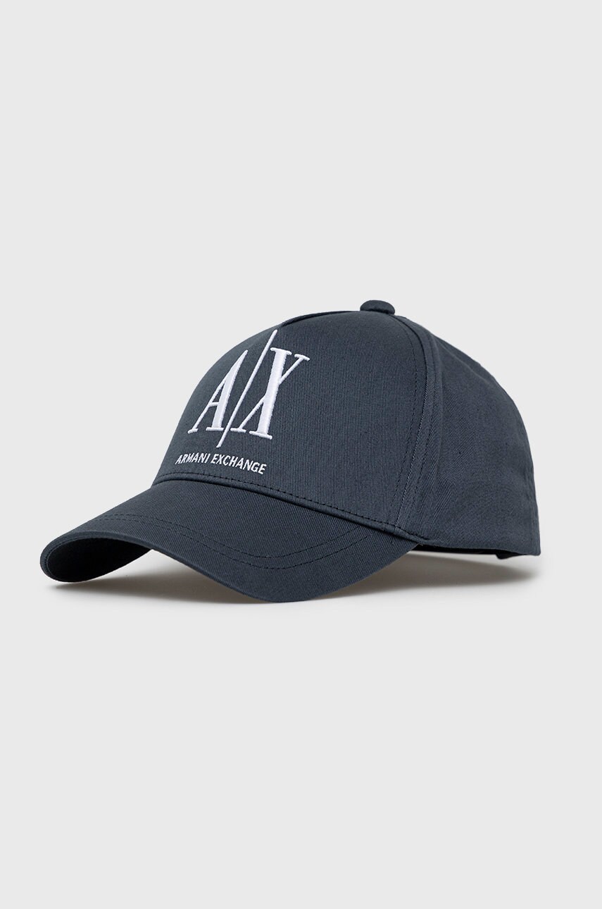 

Памучна шапка Armani Exchange в тъмносиньо с апликация, Тъмносин