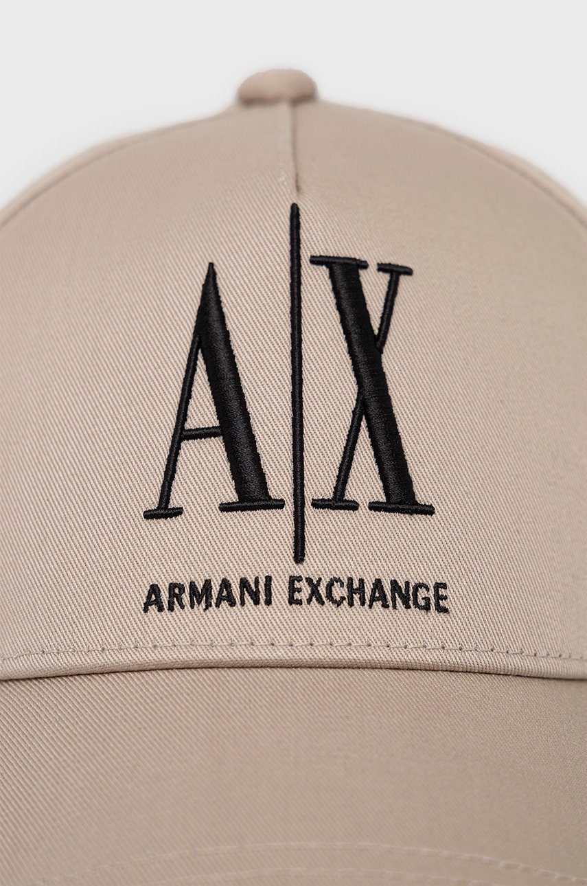 

Хлопковая шапка Armani Exchange цвет бежевый с аппликацией